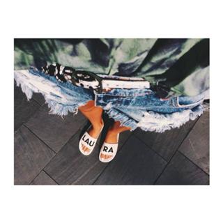 Laura Wontorra feet photo thumbnail