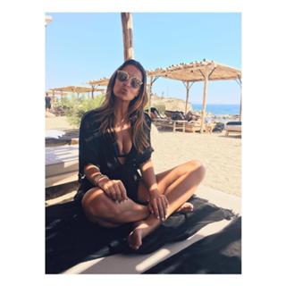 Laura Wontorra feet photo thumbnail