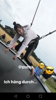 Laura Wontorra feet photo thumbnail