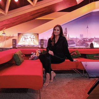 Laura Wontorra feet photo thumbnail