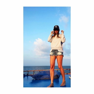 Laura Wontorra feet photo thumbnail