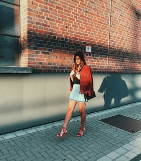 Laura Wontorra feet photo thumbnail