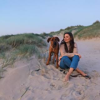 Laura Wontorra feet photo thumbnail