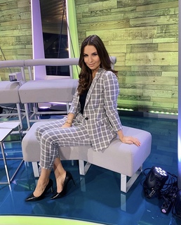 Laura Wontorra feet photo thumbnail