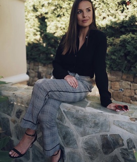 Laura Wontorra feet photo thumbnail