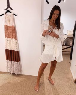 Laura Wontorra feet photo thumbnail