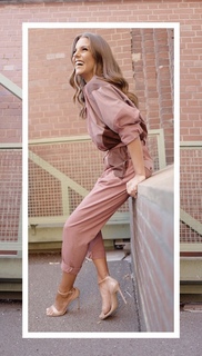 Laura Wontorra feet photo thumbnail