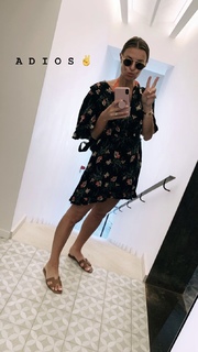 Laura Wontorra feet photo thumbnail