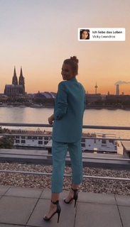 Laura Wontorra feet photo thumbnail
