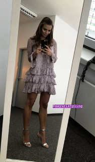 Laura Wontorra feet photo thumbnail