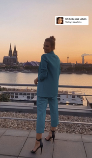 Laura Wontorra feet photo thumbnail