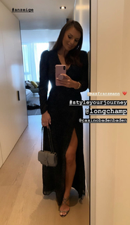 Laura Wontorra feet photo thumbnail