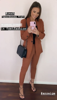 Laura Wontorra feet photo thumbnail