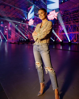 Laura Wontorra feet photo thumbnail