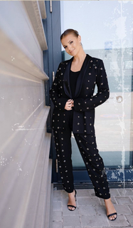 Laura Wontorra feet photo thumbnail
