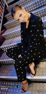 Laura Wontorra feet photo thumbnail