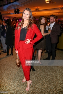 Laura Wontorra feet photo thumbnail