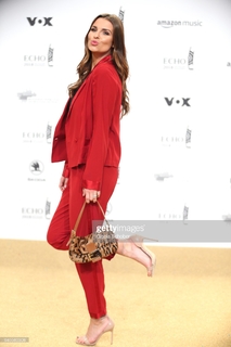 Laura Wontorra feet photo thumbnail