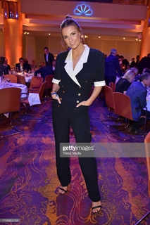 Laura Wontorra feet photo thumbnail