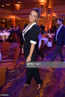 Laura Wontorra feet photo thumbnail