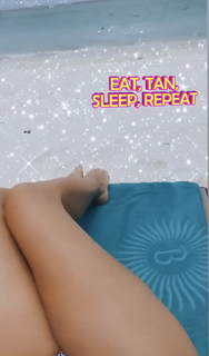 Laura Wontorra feet photo thumbnail