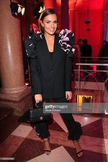 Laura Wontorra feet photo thumbnail