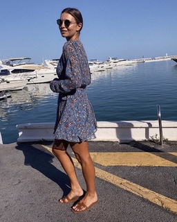 Laura Wontorra feet photo thumbnail