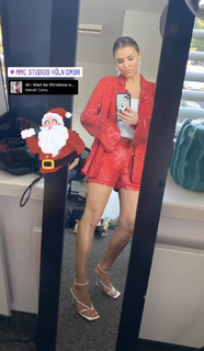 Laura Wontorra feet photo thumbnail