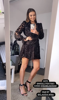 Laura Wontorra feet photo thumbnail