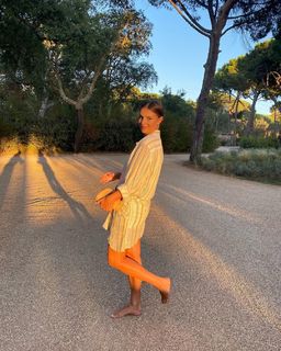 Laura Wontorra feet photo thumbnail