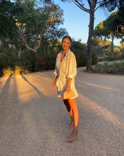 Laura Wontorra feet photo thumbnail
