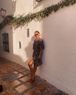 Laura Wontorra feet photo thumbnail