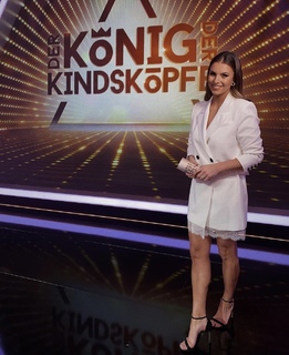 Laura Wontorra feet photo thumbnail