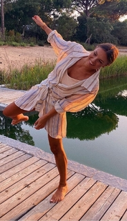 Laura Wontorra feet photo thumbnail