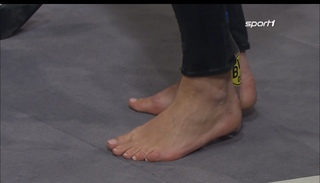 Laura Wontorra feet photo thumbnail