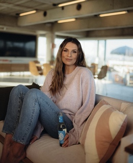 Laura Wontorra feet photo thumbnail