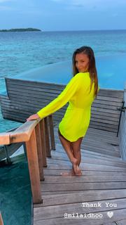 Laura Wontorra feet photo thumbnail
