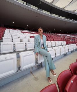 Laura Wontorra feet photo thumbnail