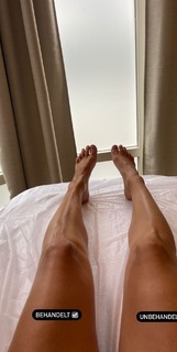 Laura Wontorra feet photo thumbnail