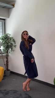 Laura Wontorra feet photo thumbnail