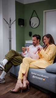 Laura Wontorra feet photo thumbnail