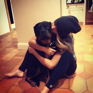 Laura Woods feet photo thumbnail