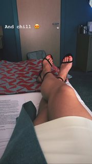 Laura Woods feet photo thumbnail