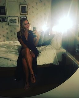Laura Woods feet photo thumbnail