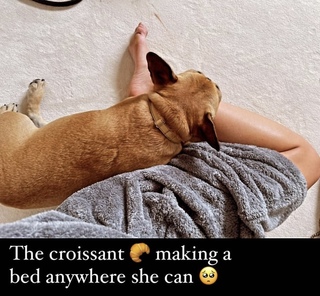 Laura Woods feet photo thumbnail