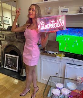 Laura Woods feet photo thumbnail