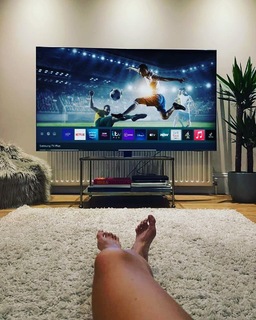 Laura Woods feet photo thumbnail