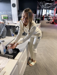 Laura Woods feet photo thumbnail