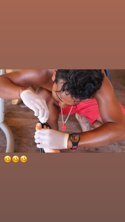 Laura Woods feet photo thumbnail