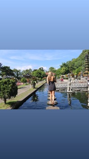 Laura Woods feet photo thumbnail